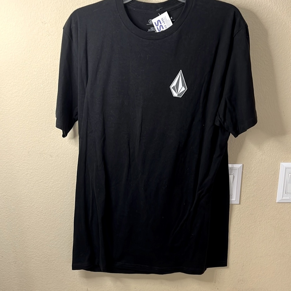 New black Volcom tee shirt